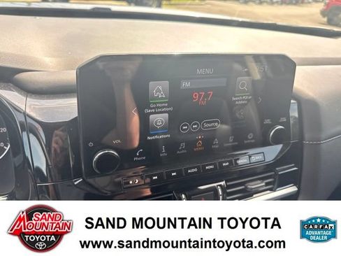 Used 2025 Nissan Pathfinder SL AWD/4WD image 22