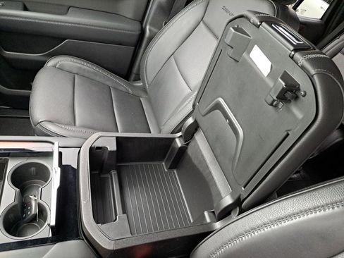 Used 2025 GMC Yukon Denali AWD/4WD image 28