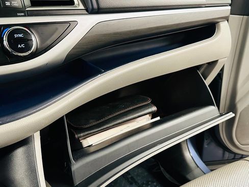 Used 2019 Toyota Highlander Limited Platinum image 21