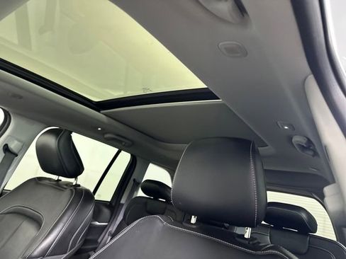 Used 2023 Jeep Grand Cherokee 4WD 4xe w/ Luxury Tech Group II image 12