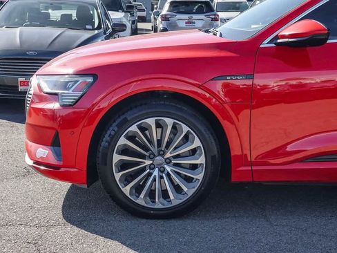 Used 2019 Audi e-tron Prestige w/ Prestige Package image 9