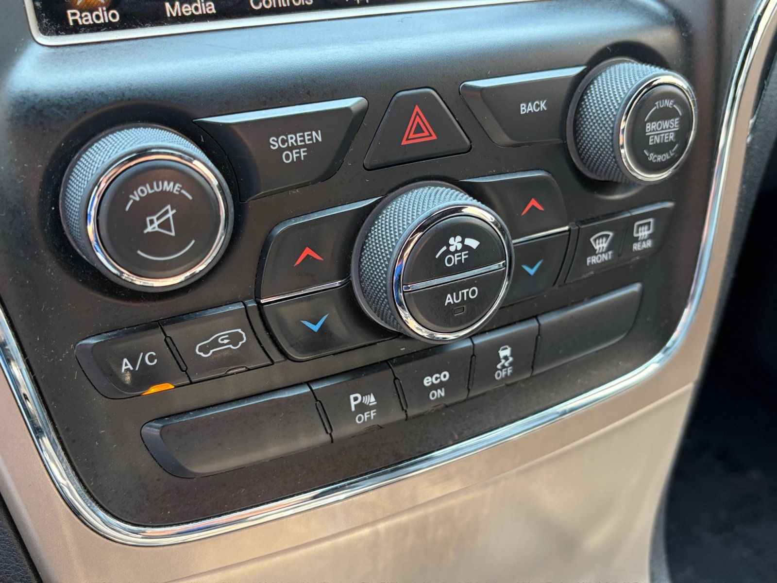 Used 2014 Jeep Grand Cherokee Overland AWD/4WD image 24
