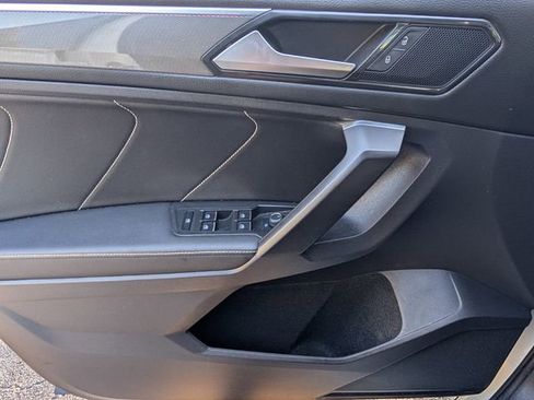 Used 2022 Volkswagen Tiguan SE R-Line image 35