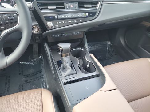 Used 2024 Lexus ES 350 w/ Premium Package FWD image 18