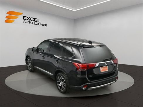 Used 2018 Mitsubishi Outlander SE image 40