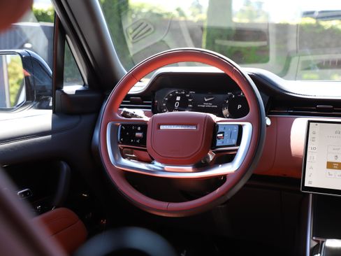Certified 2025 Land Rover Range Rover SV AWD/4WD image 19