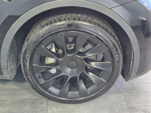 Used 2023 Tesla Model Y Long Range image 16