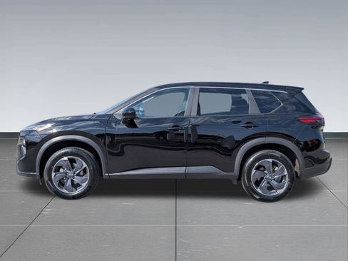 Used 2025 Nissan Rogue SV image 2