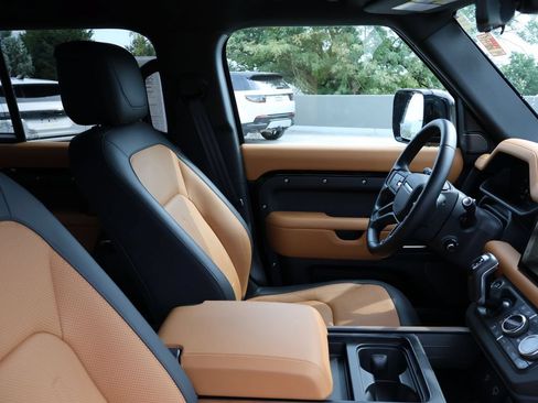 Used 2024 Land Rover Defender 110 X AWD/4WD image 9