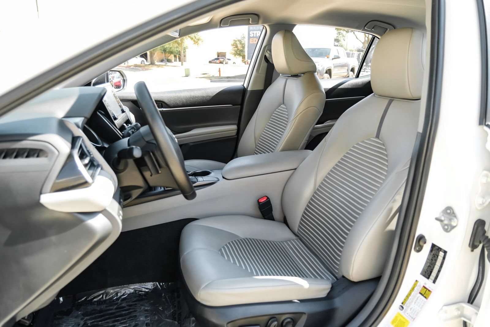 Used 2023 Toyota Camry SE FWD image 32