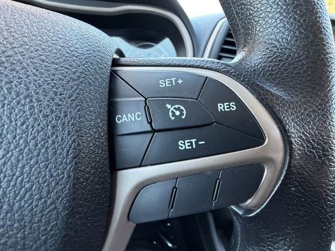 Used 2015 Jeep Cherokee Sport image 23