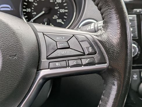 Used 2018 Nissan Rogue SL image 17