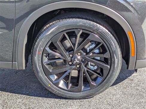 Used 2023 Mitsubishi Outlander SE Black Edition image 10