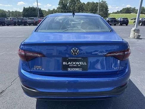 Used 2024 Volkswagen Jetta SE FWD image 6