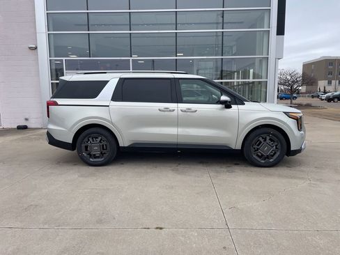 New 2026 Kia Carnival EX image 4