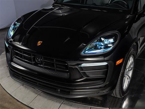 Certified 2026 Porsche Macan AWD/4WD image 11