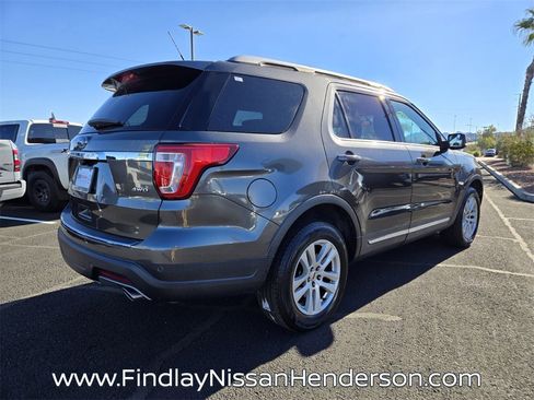 Used 2018 Ford Explorer XLT w/ Equipment Group 202A image 6
