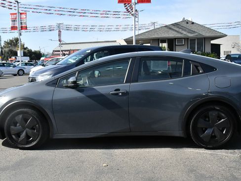 Used 2024 Toyota Prius LE image 4