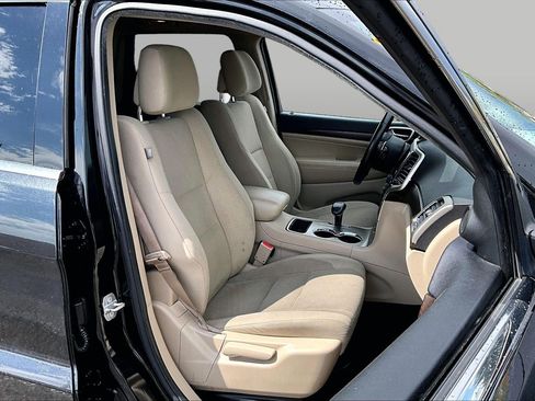 Used 2014 Jeep Grand Cherokee Laredo AWD/4WD image 7