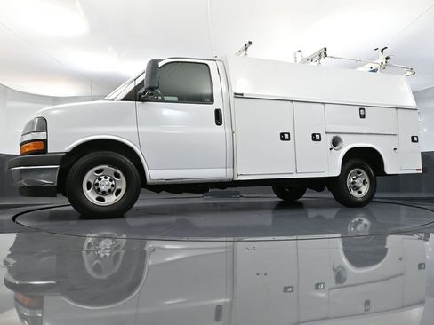 Used 2017 Chevrolet Express 3500 image 55