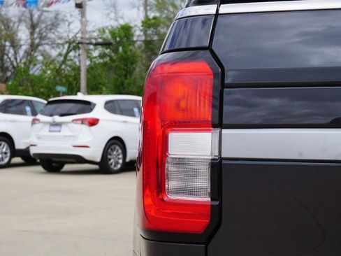 Used 2022 Ford Expedition XLT w/ Equipment Group 202A AWD/4WD image 18