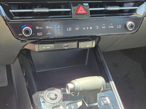 New 2025 Kia Niro EX image 14