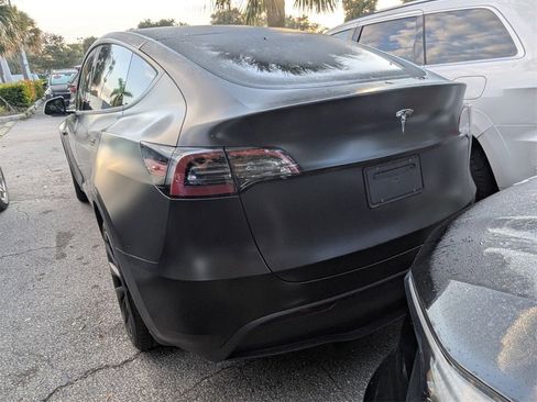 Used 2022 Tesla Model Y Long Range image 12