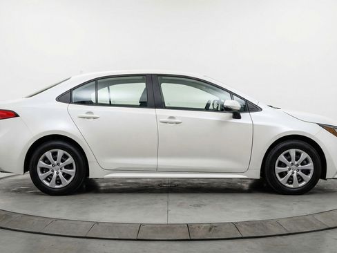 Used 2025 Toyota Corolla LE image 11