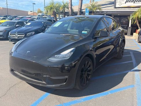 Used 2023 Tesla Model Y Long Range image 3