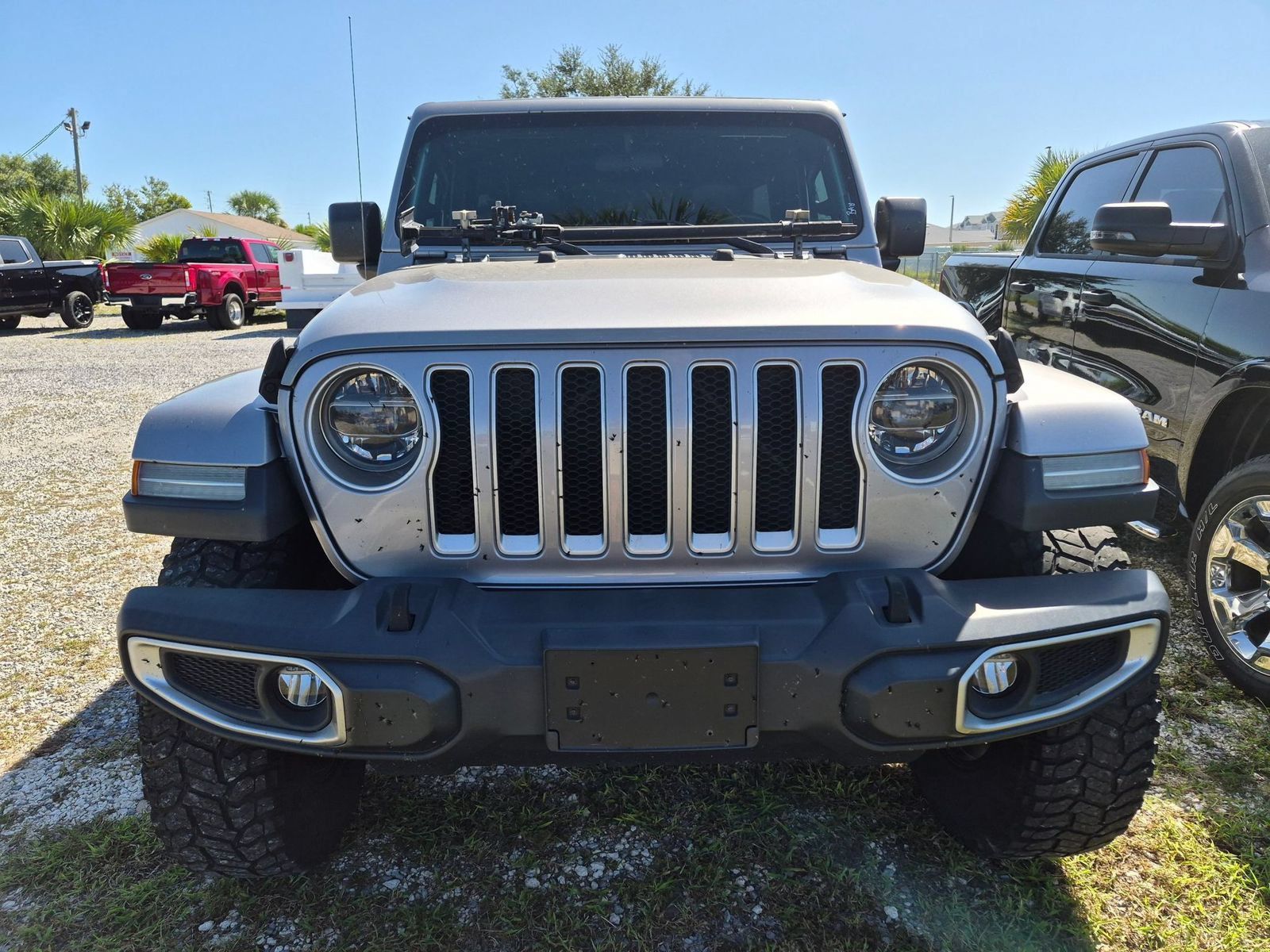 Used 2018 Jeep Wrangler Unlimited Sahara w/ LED Lighting Group AWD/4WD image 2