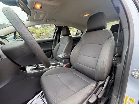 Used 2017 Chevrolet Cruze LS FWD image 15