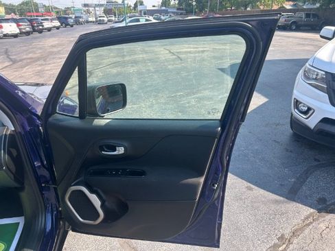 Used 2017 Jeep Renegade Sport w/ Power & Air Group FWD image 9