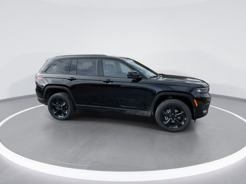 New 2025 Jeep Grand Cherokee Altitude image 9