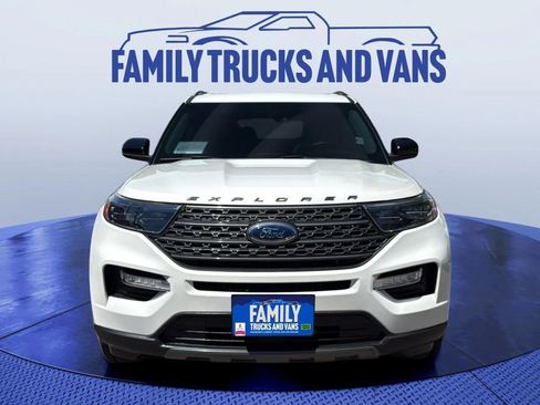 Used 2022 Ford Explorer XLT w/ Equipment Group 202A AWD/4WD image 8