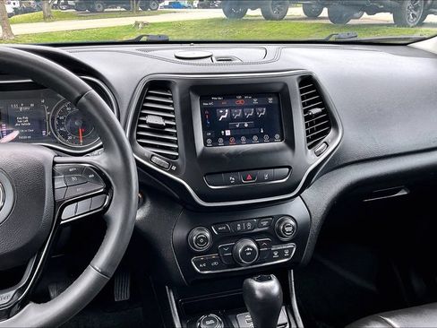 Used 2021 Jeep Cherokee Latitude Plus AWD/4WD image 6