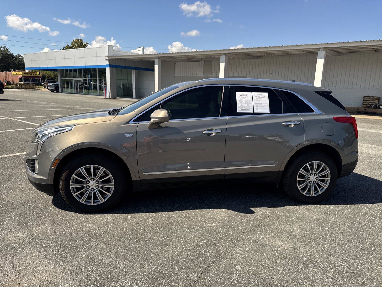 Used 2017 Cadillac XT5 Luxury w/ Driver Awareness Package FWD image 7