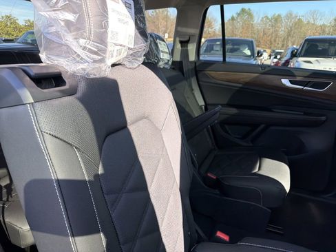 New 2026 Volkswagen Atlas SE image 17