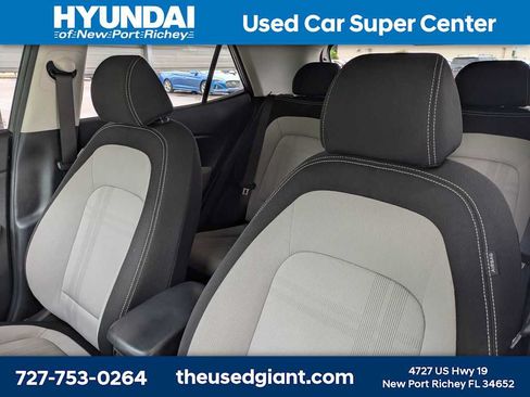 Certified 2025 Hyundai Venue SEL FWD image 7