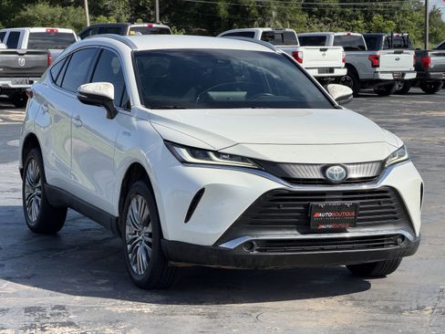 Used 2021 Toyota Venza XLE AWD/4WD image 3
