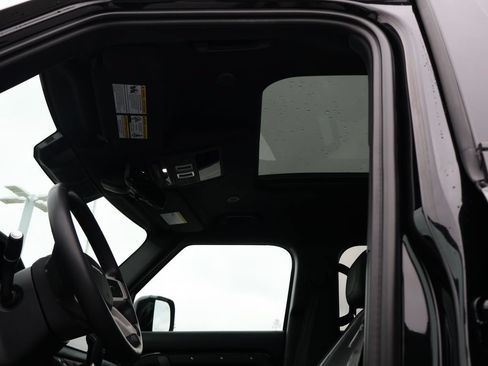 Used 2024 Land Rover Defender 110 SE AWD/4WD image 37