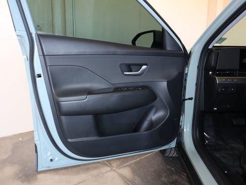Used 2024 Hyundai Kona Limited AWD/4WD image 32