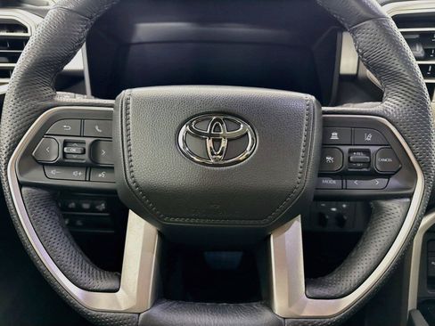 Used 2025 Toyota Tundra Limited AWD/4WD image 17
