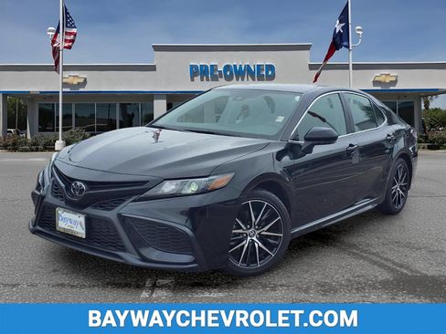 Used 2024 Toyota Camry SE FWD image 1