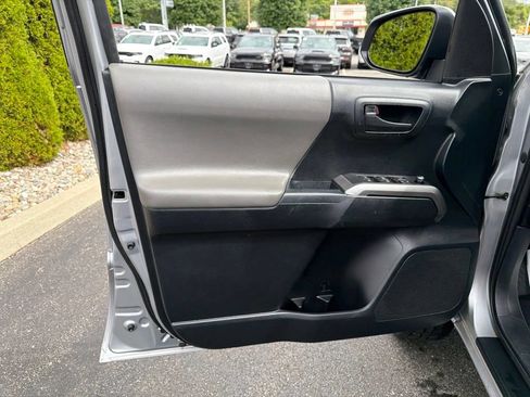 Used 2017 Toyota Tacoma SR5 w/ Tow Package AWD/4WD image 13