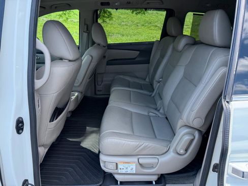 Used 2014 Honda Odyssey Touring Elite image 11