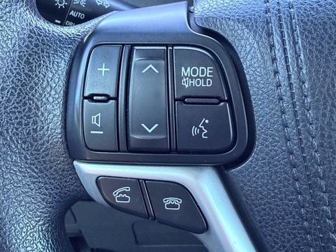 Used 2017 Toyota Sienna LE FWD image 23