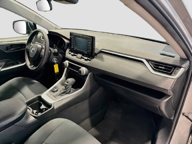 Certified 2021 Toyota RAV4 LE AWD/4WD image 24