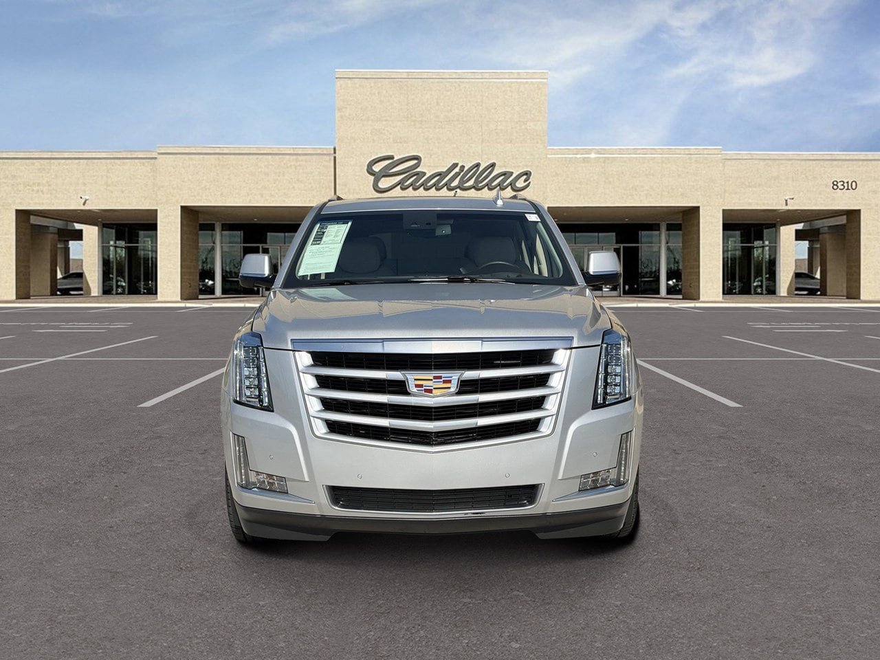 Used 2015 Cadillac Escalade Luxury RWD image 2