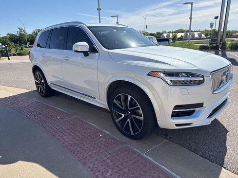 Used 2022 Volvo XC90 T8 Inscription Expression w/ Advanced Package AWD/4WD image 3