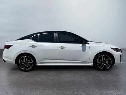 Used 2025 Nissan Sentra SR w/ SR Premium Package FWD image 2